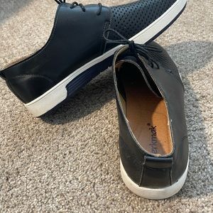 Men’s leather dress sneakers